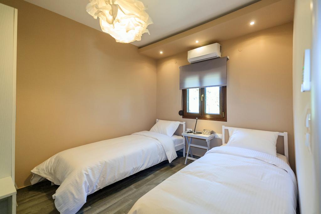 Kissos Apartments วูร์วูรู ภายนอก รูปภาพ