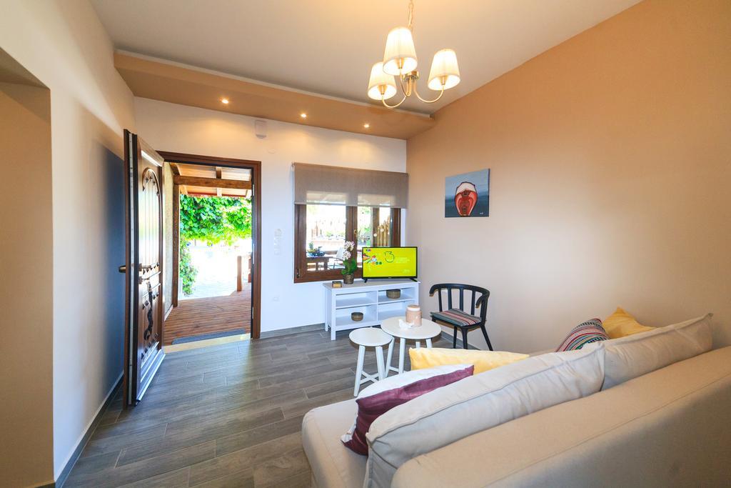 Kissos Apartments วูร์วูรู ภายนอก รูปภาพ