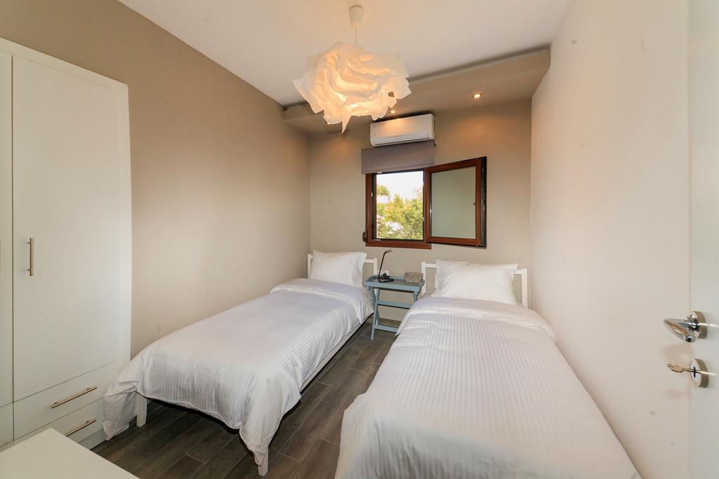 Kissos Apartments วูร์วูรู ภายนอก รูปภาพ